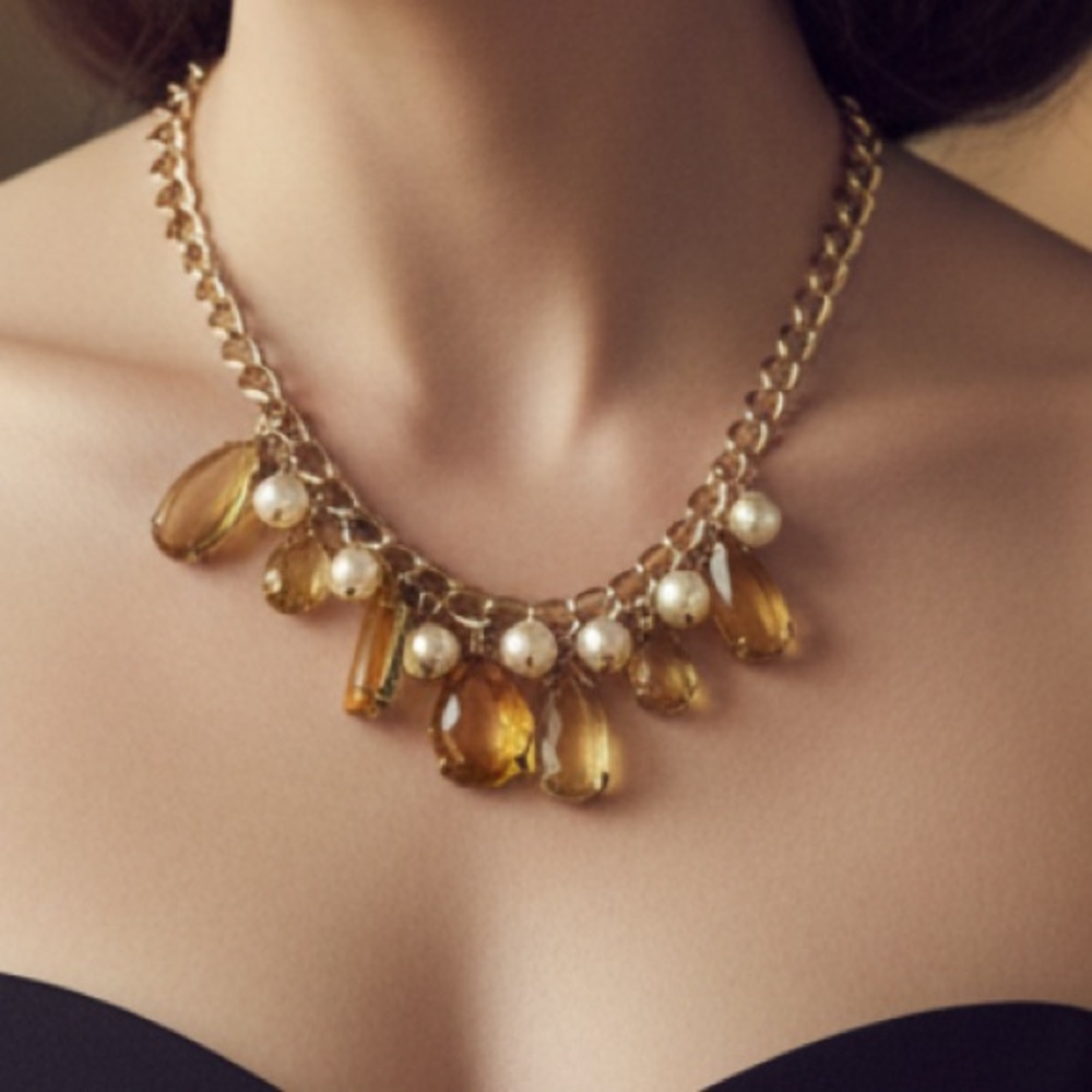 Necklace set Gold and Pearl Necklace and earrings